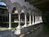 Il bellissimo chiostro dell'Abbazia di Piona, fulcro della vita monastica.