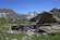 Dai ruderi di una vecchia baita uno sguardo verso le cime del massiccio del Bernina