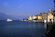 il traghetto s'allontana dall'imbarcadero di Bellagio