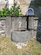 La fontana con vasca monolitica presso l'ex casa parrocchiale.