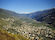 Sondrio e la Valtellina. Sulla sinistra  evidente il balcone glaciale su cui sorgono i paesi traversati dalla Strada Panoramica dei Castelli