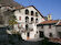 Magnifica antica casa di Monastero di Dubino che ricorda architetture engadinesi.