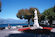 Piazza Tommaso Grossi, sul lungolago e la statua dell'insigne letterato